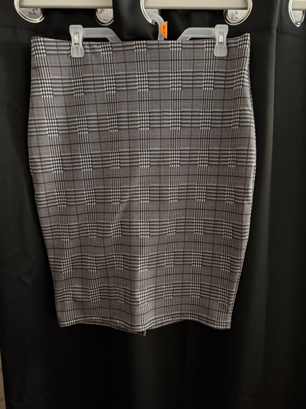 Plaid Pencil Skirt in Black and Gray